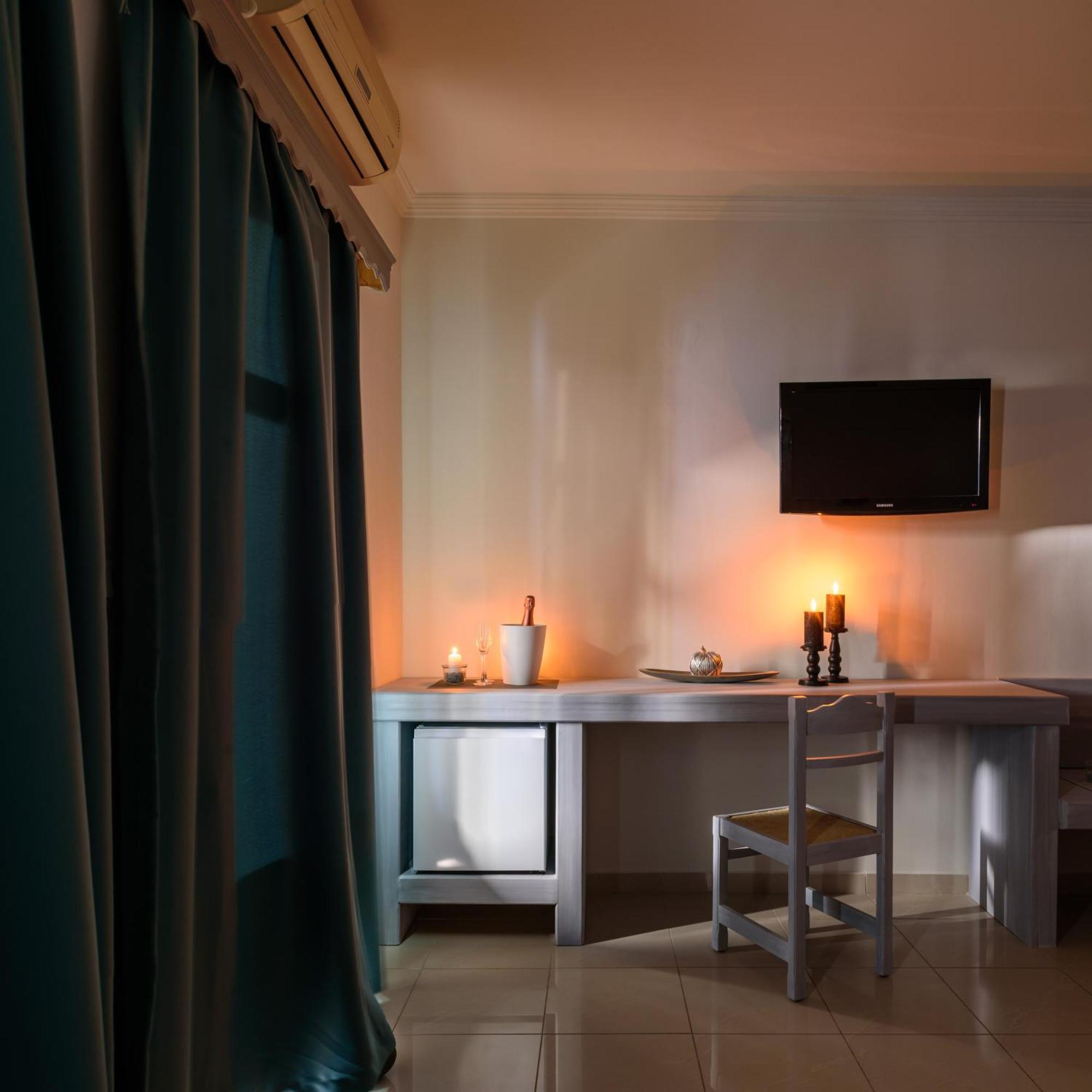 Smaragdi Hotel Perivolos  Esterno foto